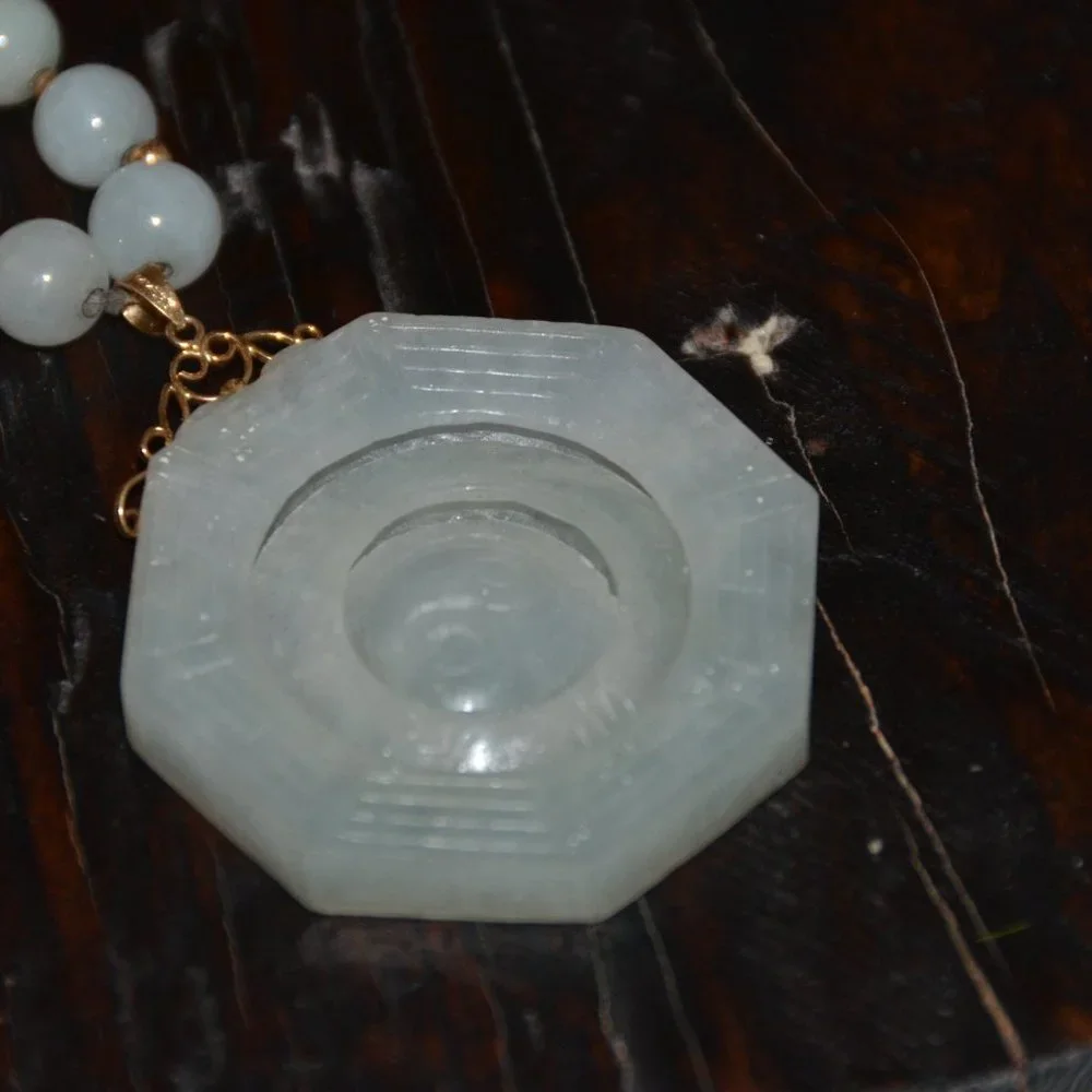 VINTAGE GUMPS GUMP'S CARVED JADE 
